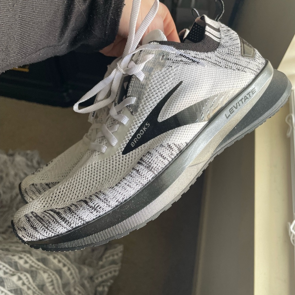 Brooks Activate 4 running shoes. 8.5